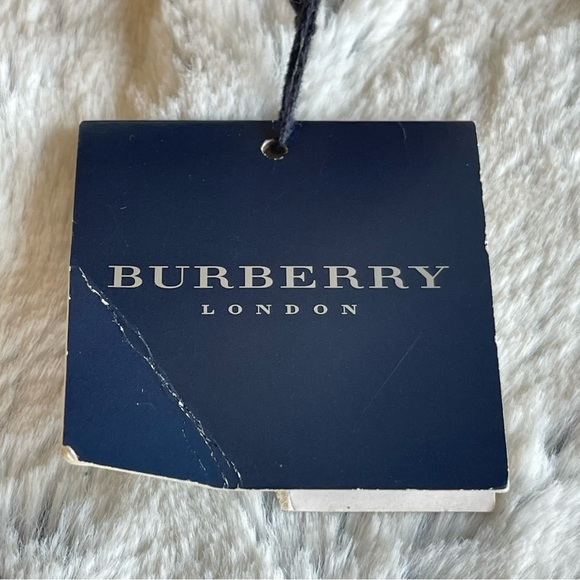 Burberry Classic Yellow and White Striped Tie New - Picture 2 of 10